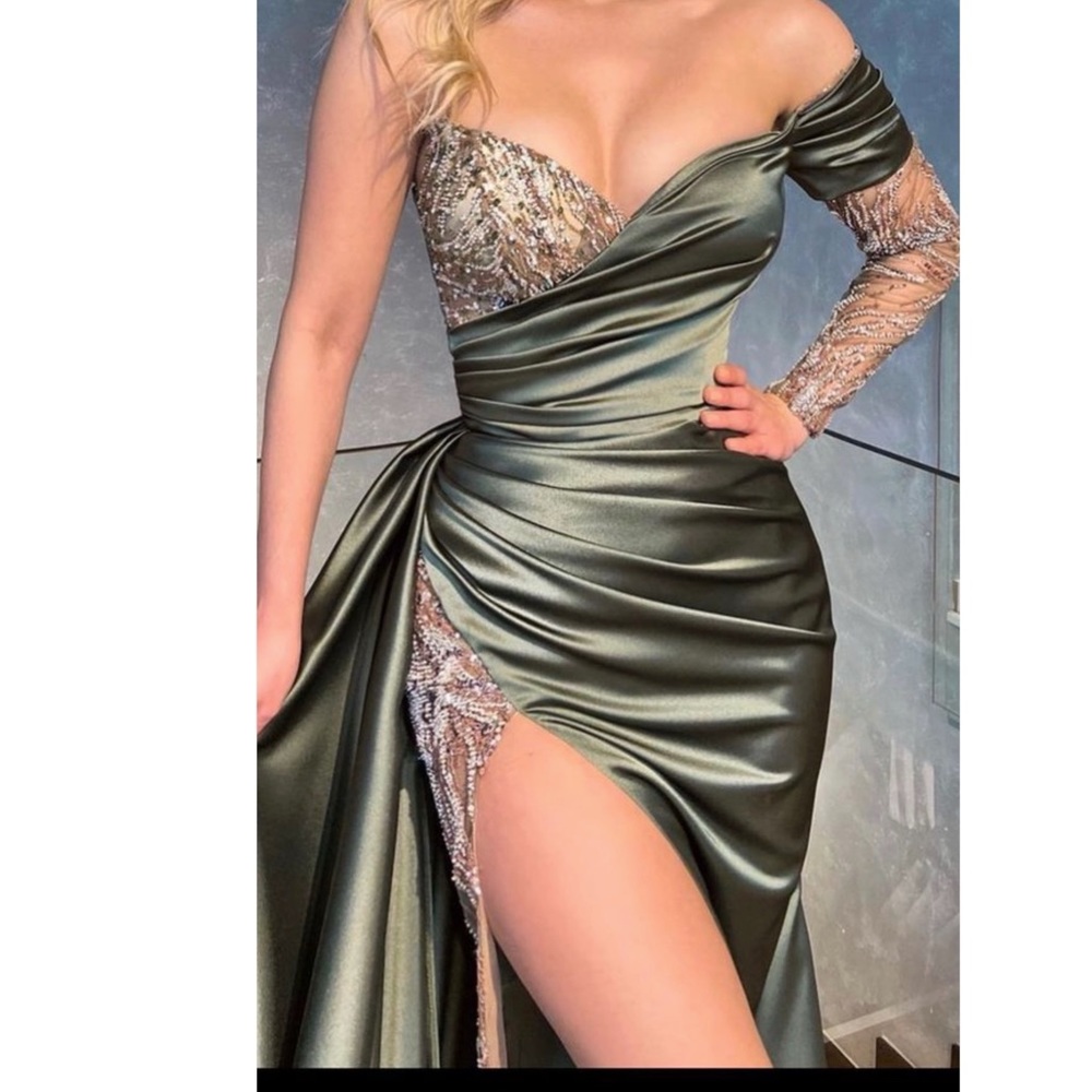 🛑SOLD🛑Custom made dress from Walone fashion designer!